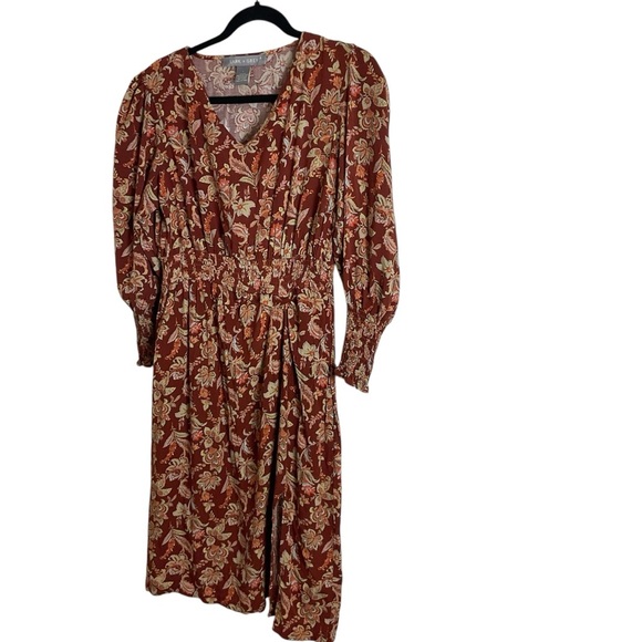 Lark + Grey Dresses & Skirts - Lark + Grey women’s Floral V-Neck Dress size large